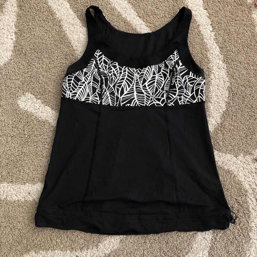 Lululemon top sz 12 euc black and white